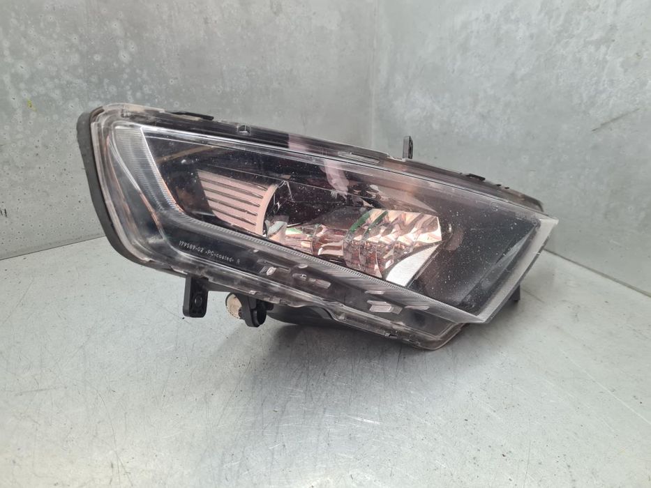 Farol nevoeiro frente direito SEAT Leon SC (5F5)