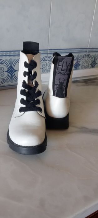 Botas da marca Fly