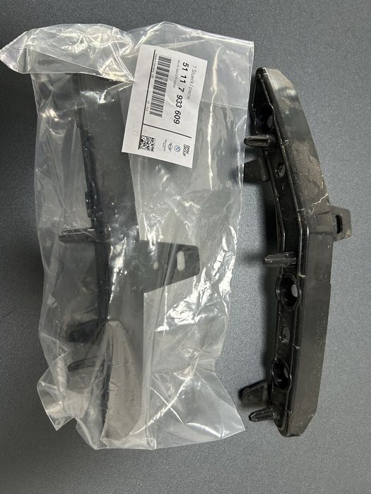 Направляюча права бампера переднього BMW IX I20