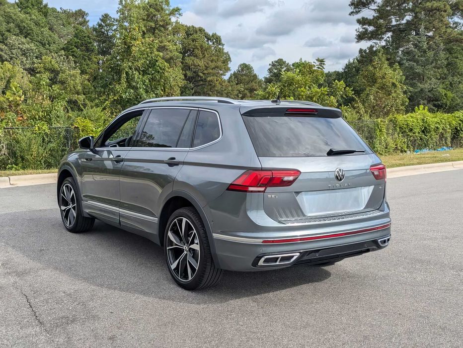 Volkswagen Tiguan      2022