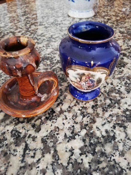 Estátuas decorativas entre outras coisas