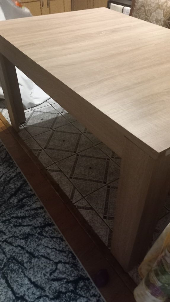 Stol duży i szeroki