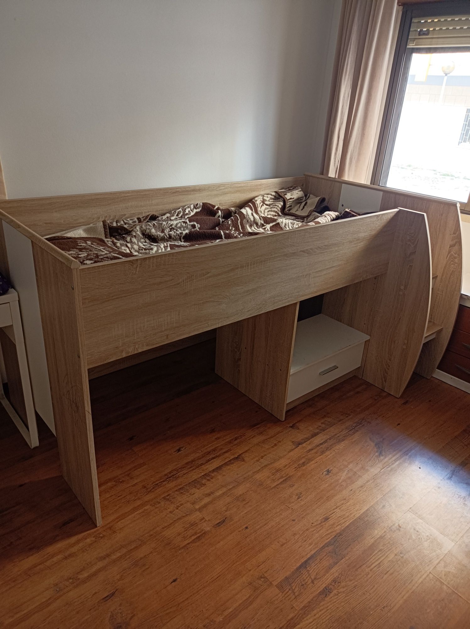 Cama com resguardo