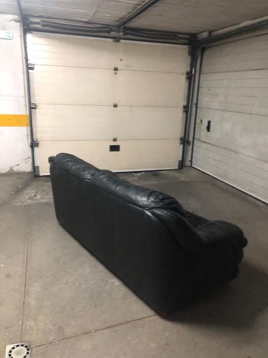 Sofa preto de pele/couro verdadeiro/a em bom estado