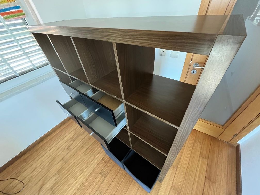 Estante IKEA com Cubos e Gavetas