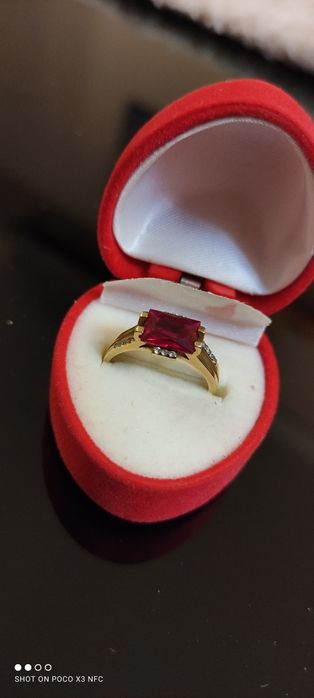 Złoty Pierścionek z Rubinem