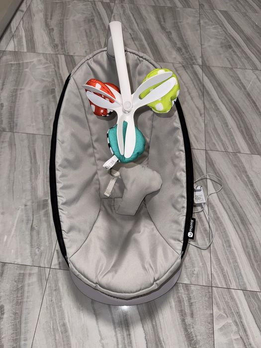 Заколисуючий центр 4moms