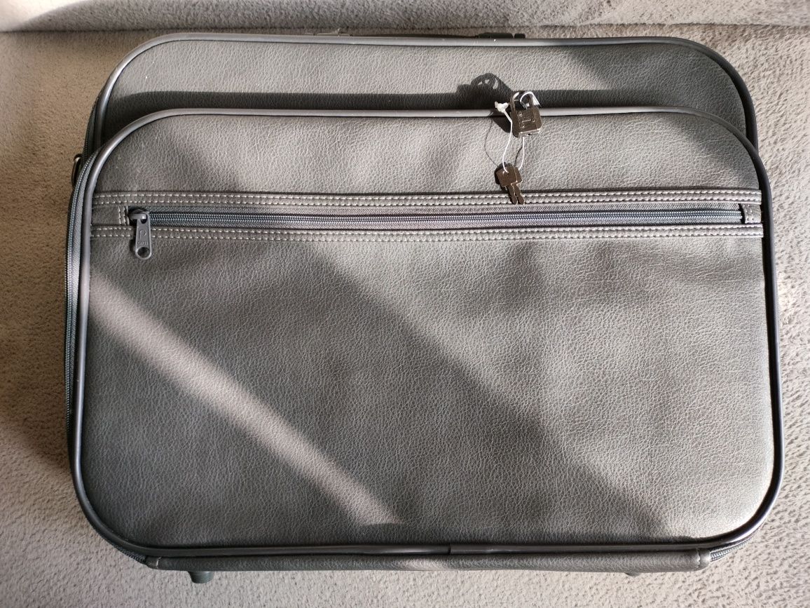 Skórzana aktówka/torba na laptopa NOWA marki OPTI