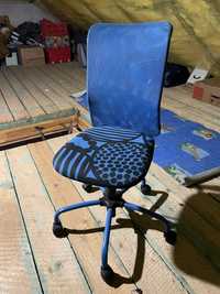 Niebieski fotel obrotowy do biurka Torbjorn IKEA