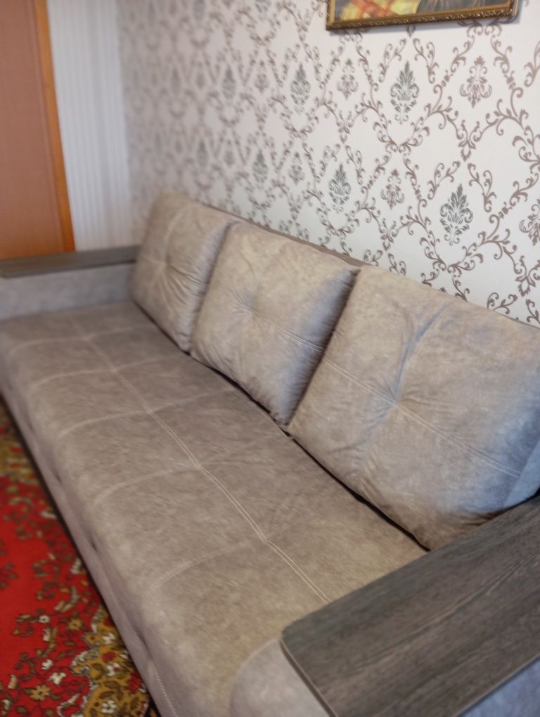 Продам диван  почти новое состояние.