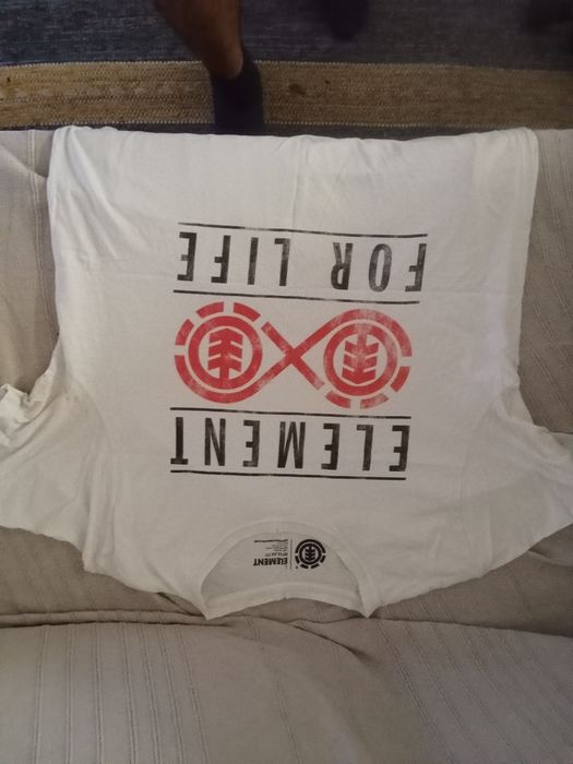 T-shirt branca element