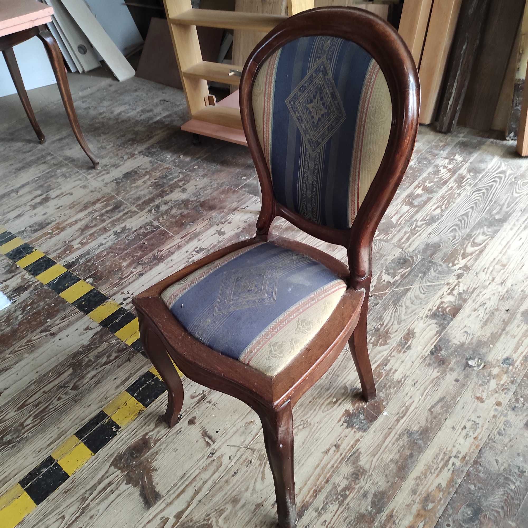 Krzesło tapicerowane ,kolor orzech