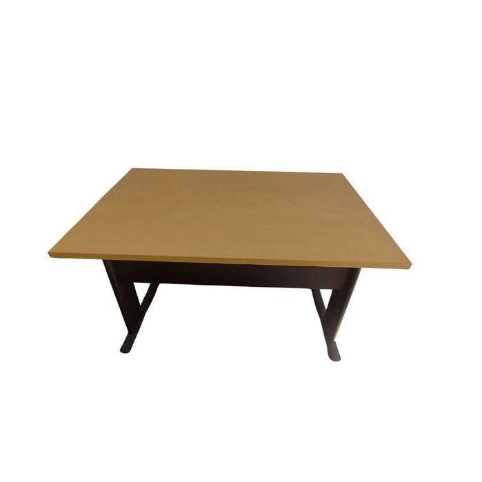 Secretárias com tampo folheado e estrutura em ferro