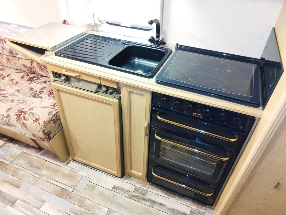 Zadbana,automatyczny mover,namiot