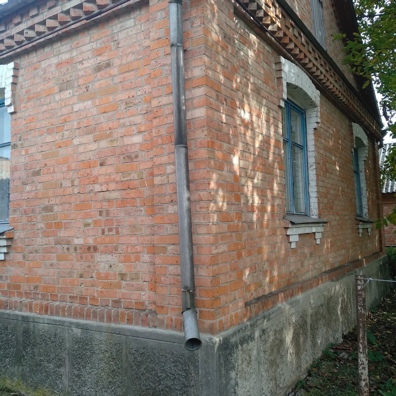Будинок смт Любар по