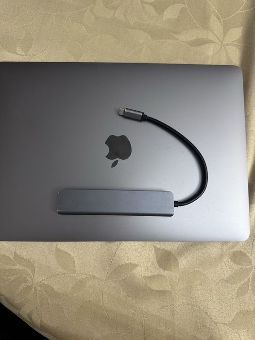 Macbook Air 13'' 2020 - Intel Core i5 Quad-core, 8GB RAM, 256GB SSD