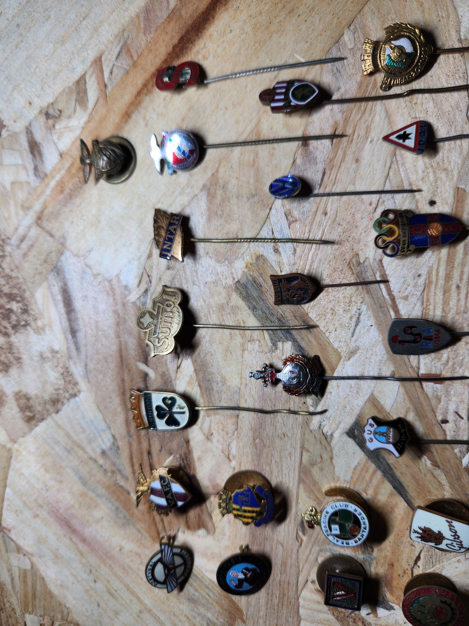 Vendo pins de colecção
