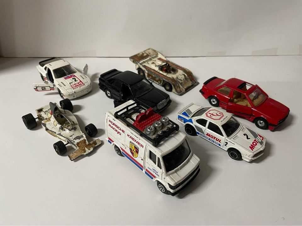 Brinquedos - Sete miniaturas antigas de carros da marca Corgi