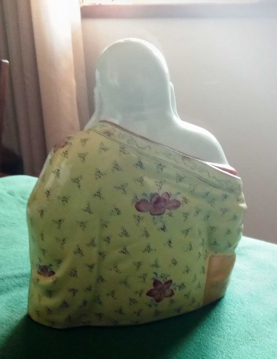 Buda em porcelana - made in Macau