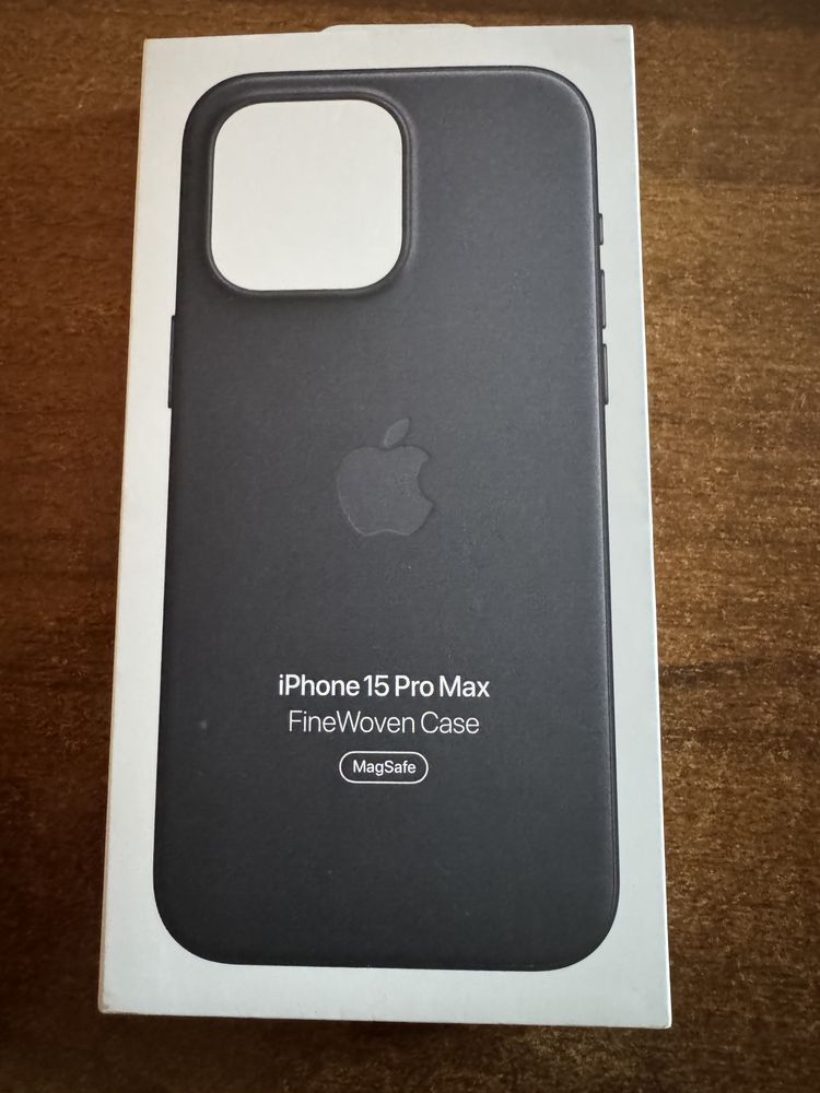 Capa Apple iPhone 15 Pro Max Preto NOVA FineWoven com MagSafe