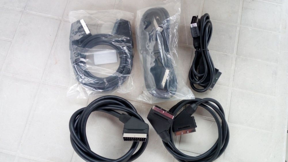 Cabos HDMI / SCART / RJ45 .