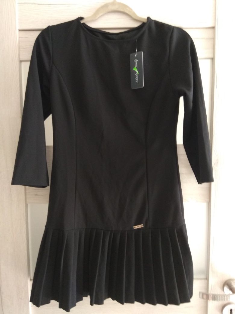 Nowa sukienka czarna z pliską zakończenie roku