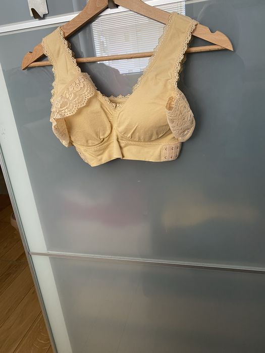 Biustonosz z poduszkami bez zapięcia z tylu rozmiar  85B/L