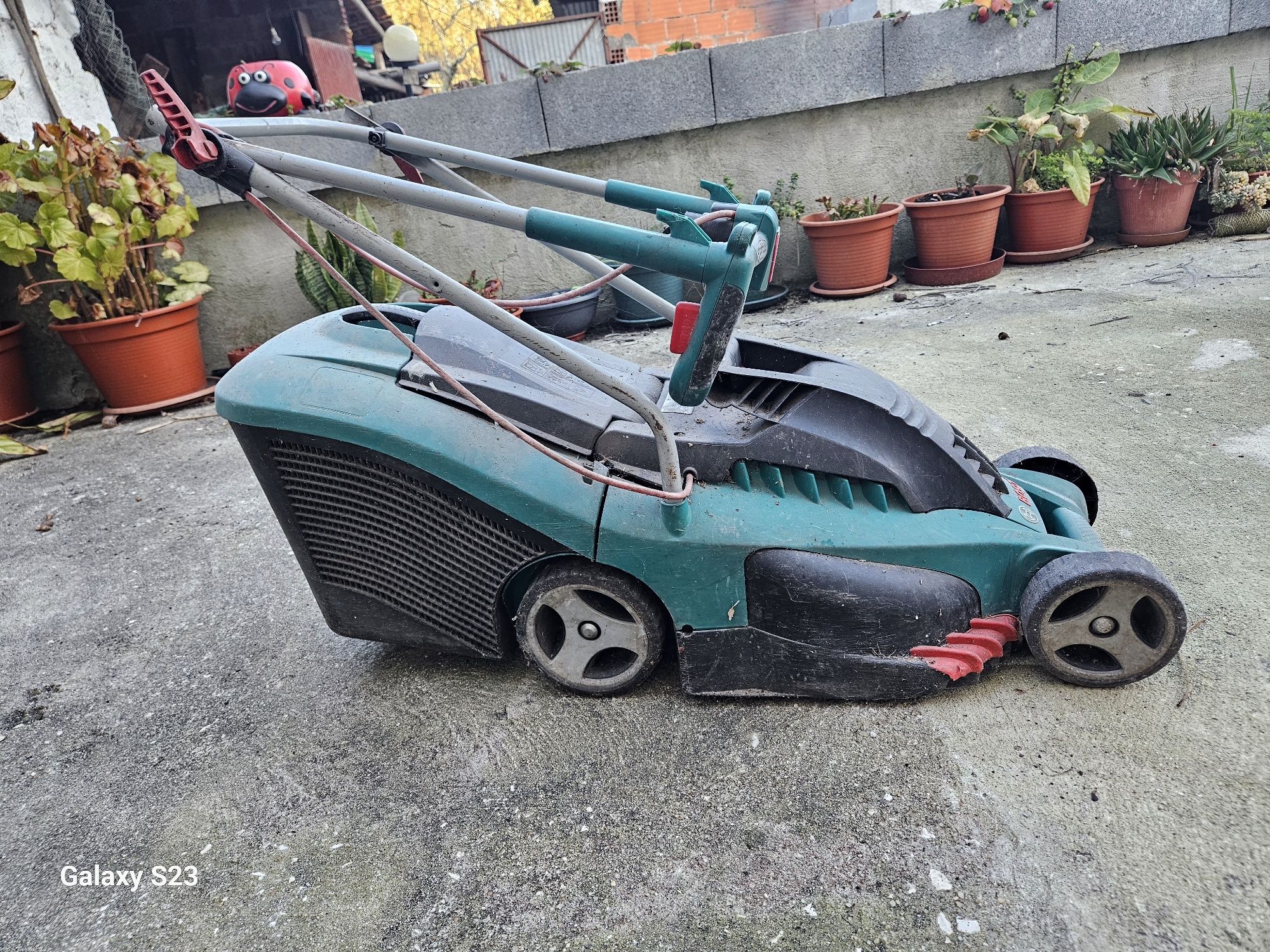Corta relva bosch elétrico
