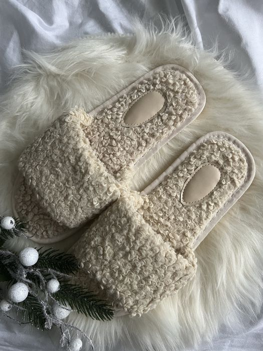 Тапки-баранчики бежевого кольору розмір 37-38 з мʼякою підошвою