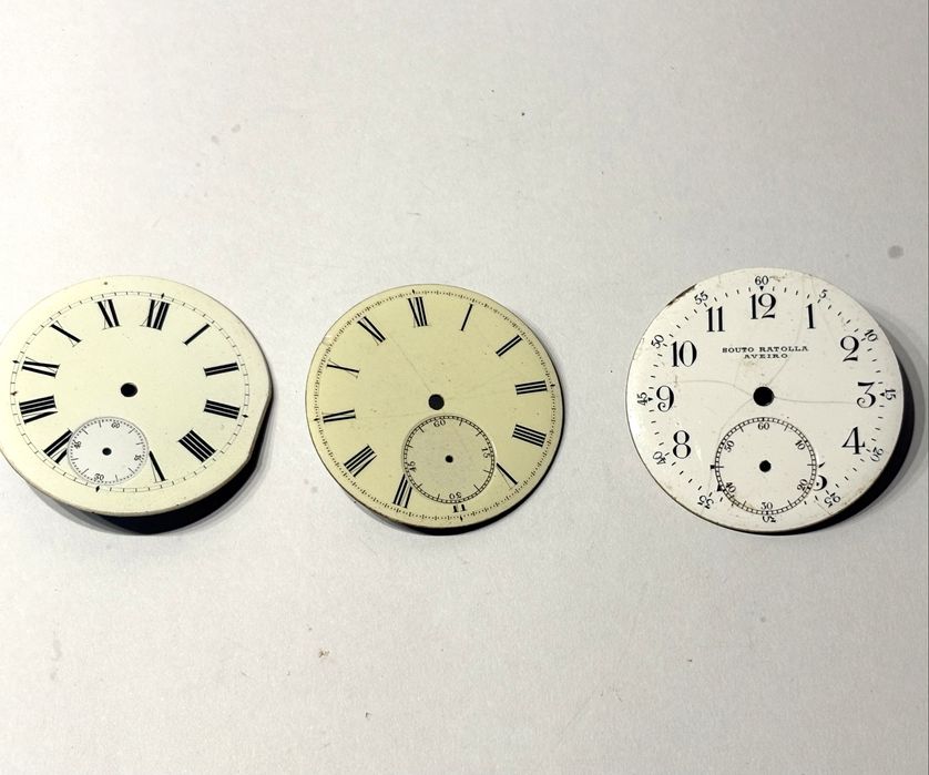 Antigos mostradores esmaltados de relógios de bolsos