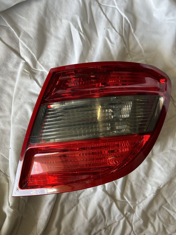 Lampa lewa tylna prawa Mercedes C220 kombi W204