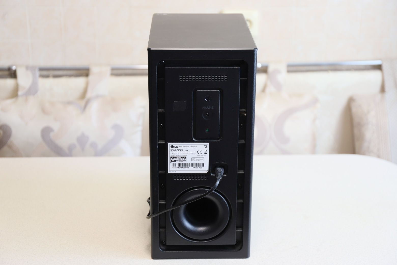 LG  SPN5BM - W   сабвуфер