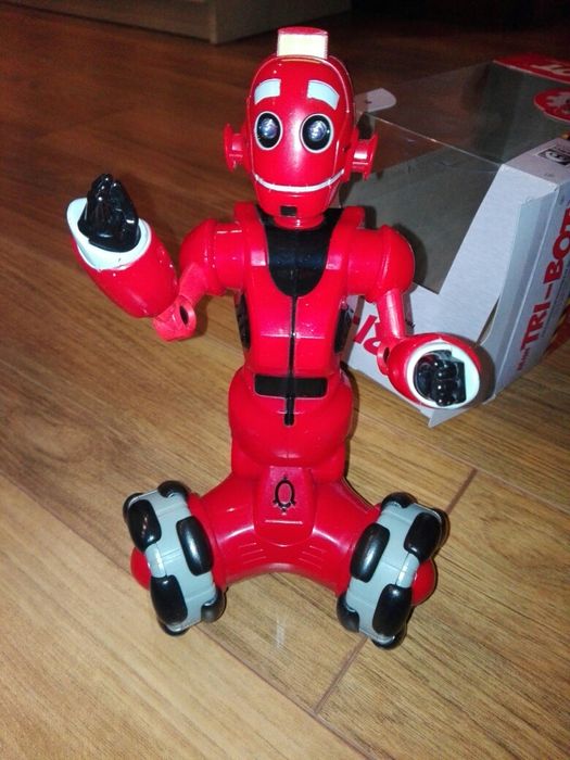Robot Tri-Bot na baterie