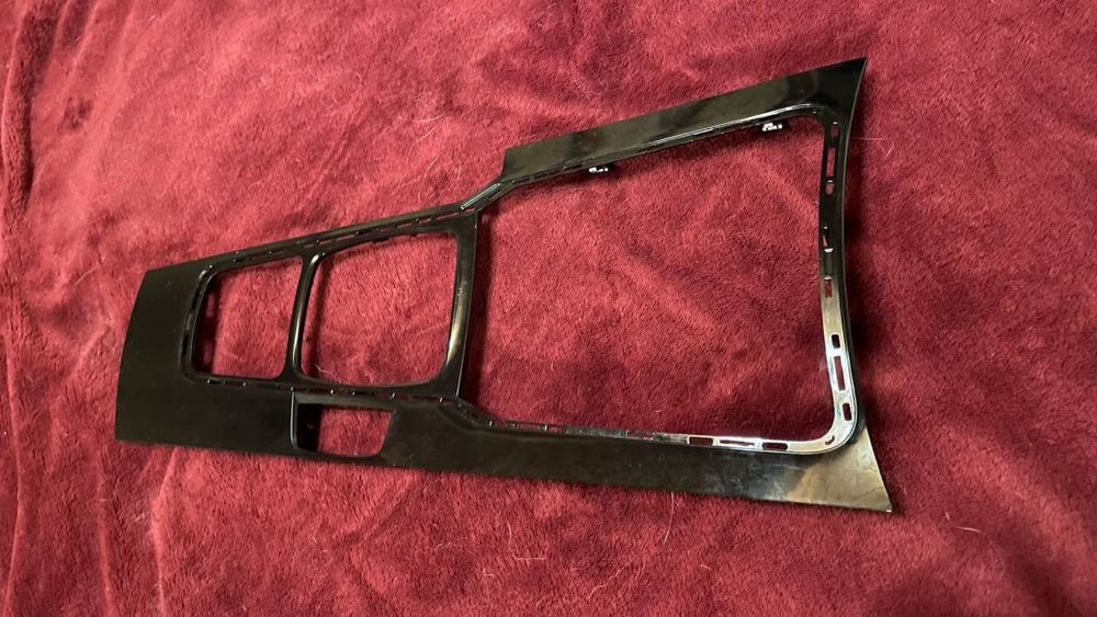 Рамка центральної консолі на кпп пежо 508 ц