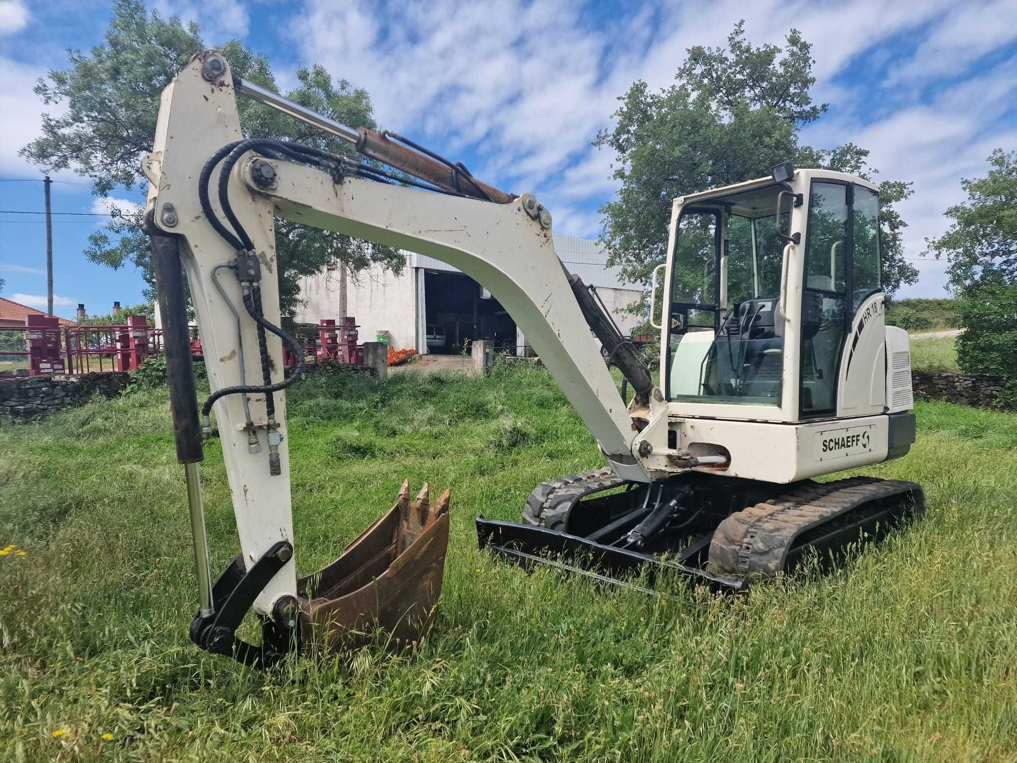 Giratória / Escavadora Terex / Schaeff HR 18 - 5 Toneladas