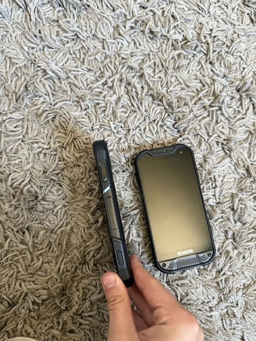 Броньований телефон Kyocera DuraForce PRO 2