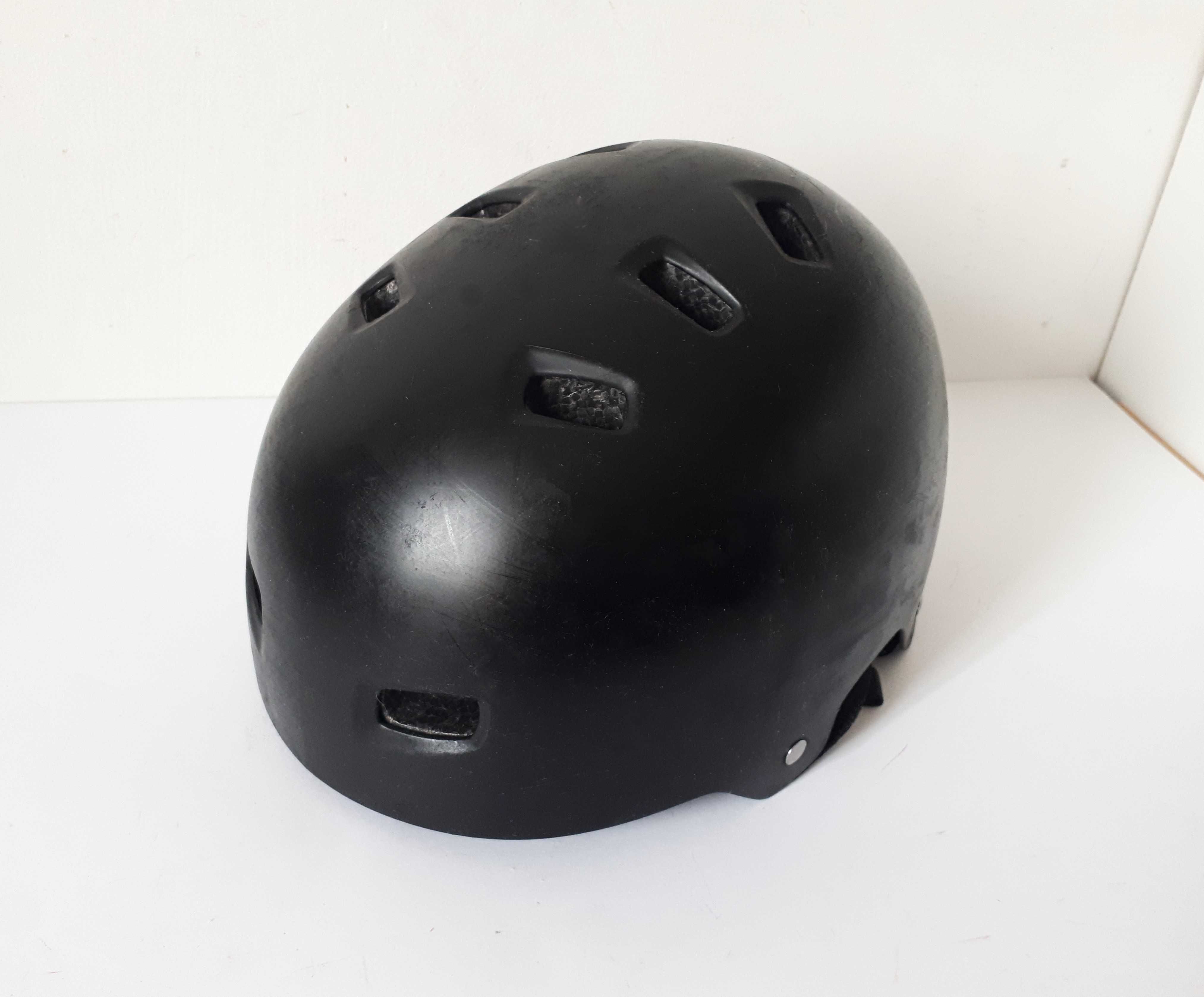 kask Oxelo Decathlon 55 - 58 cm czarny na rower wrotki deskorolkę