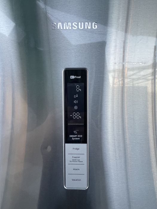 Холодильник Samsung б/в повний No Frost металік сучасний #07326