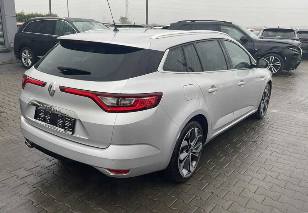 Renault Megane IV бампер передній задній є всі б/у запчастини розборка