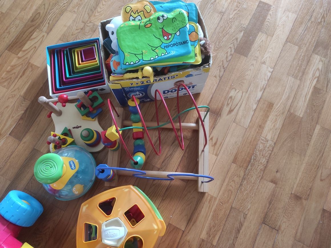 Lote brinquedos bebé