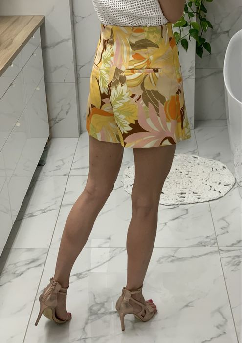 Spodenki szorty z wysokim stanem wzor kwiatowy graficzny na lato 34 36