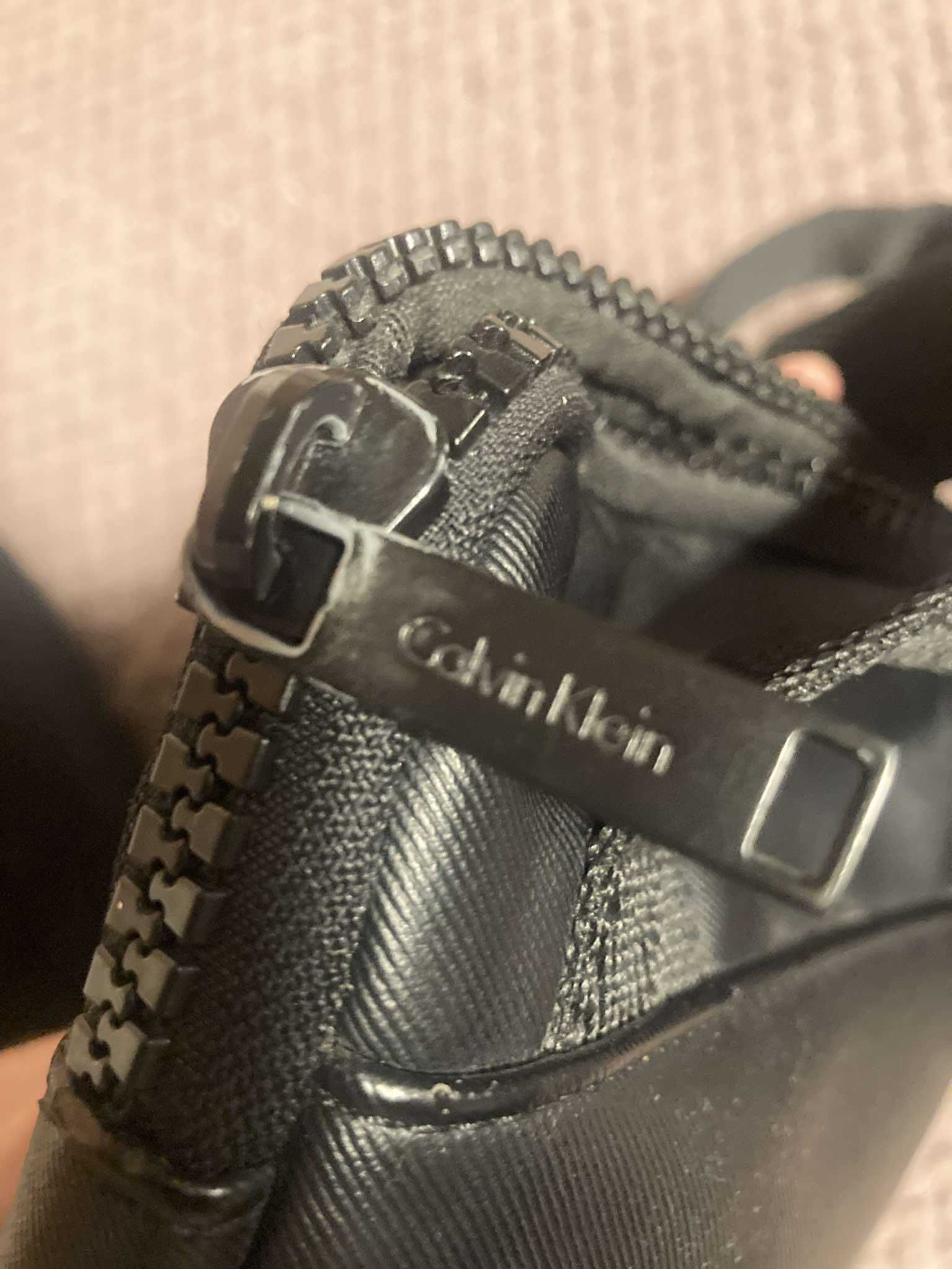 Reporterka listonoszka torebka Calvin Klein Caillou