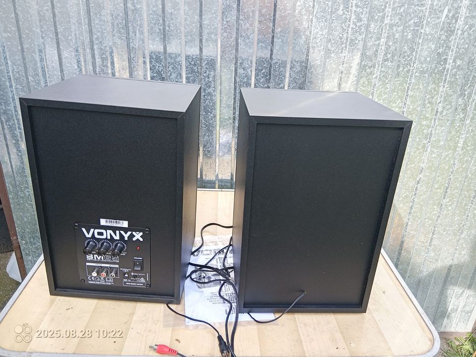 Mocny 2-drożny zestaw nagłośnieniowy Master-Slave, złożony z kolumn: a