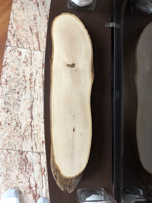 Deska dekoracyjna z drzewa orzecha włoskiego