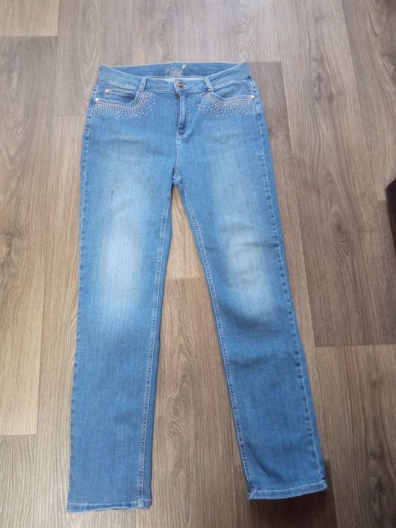 Продам женские джинсы