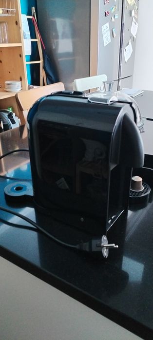 Máquina café Nespresso c/avaria