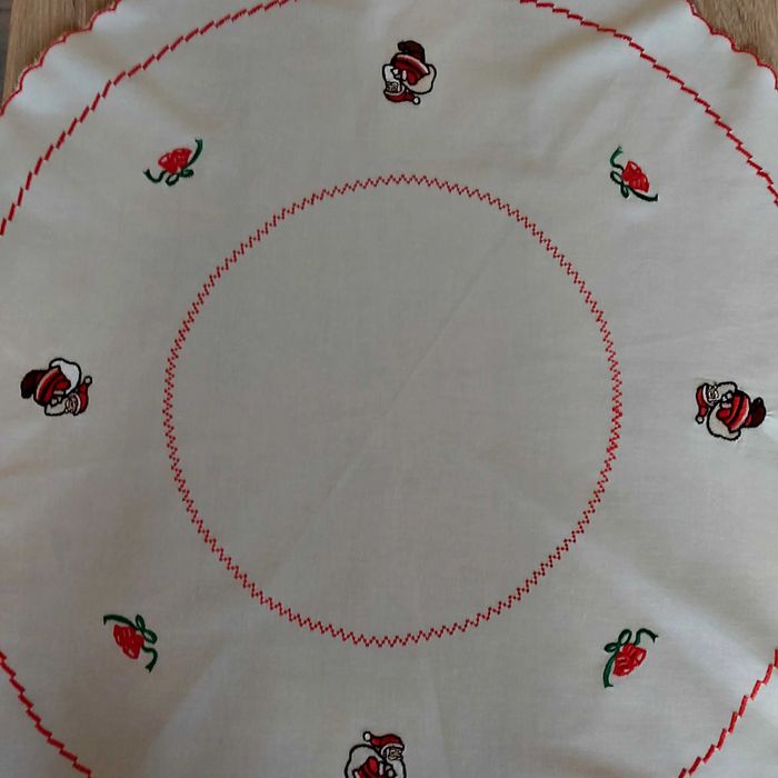 Serwetka haftowana średnica 70 cm