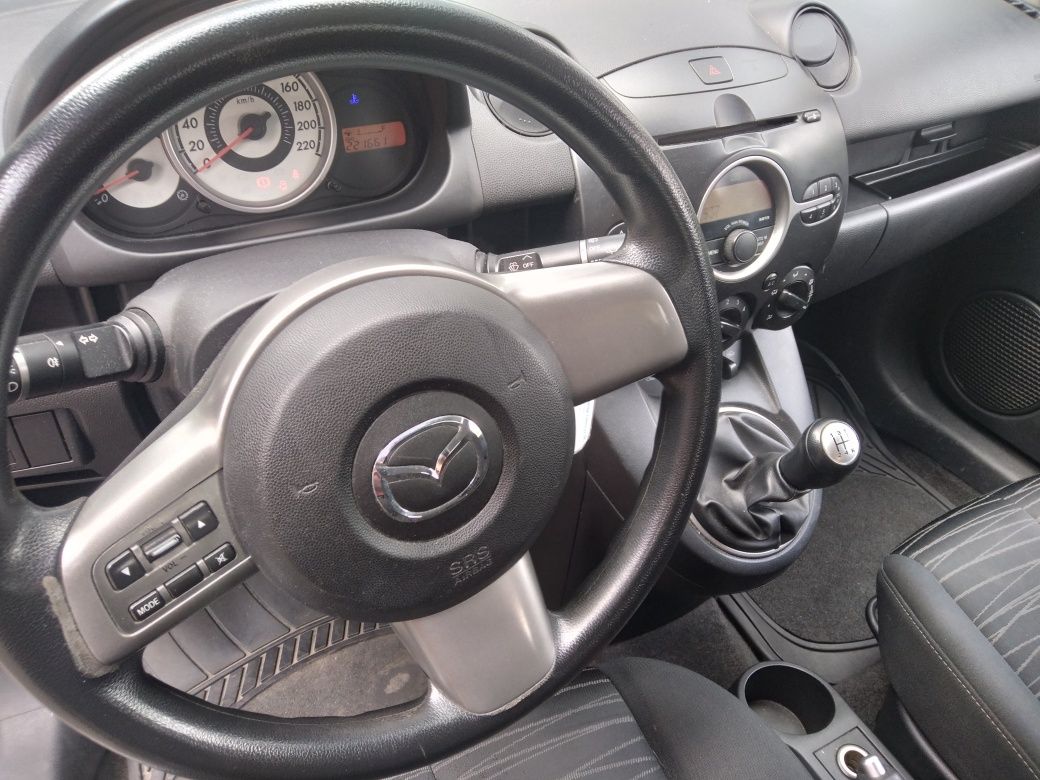 Mazda 2 1,3 benzyna,ładna bez korozji,klima,centralny zamek,alu 09r