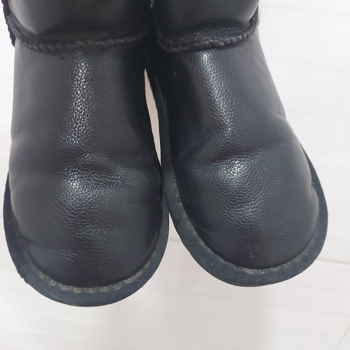 Угги на дівчинку