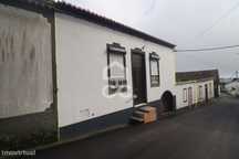 Moradia com 3 Quartos + 1 Quartos - Povoação